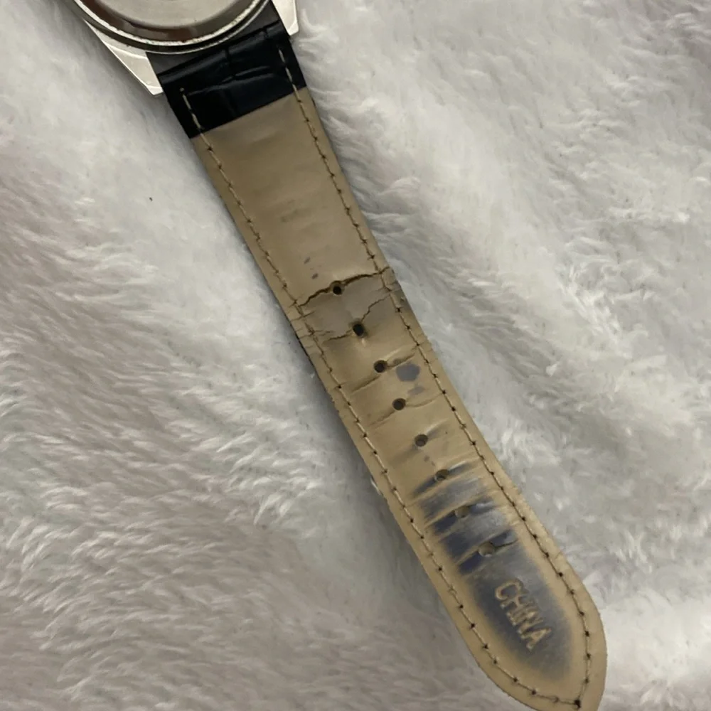 Novelle Quartz black and silver watch - Picture 8 of 15